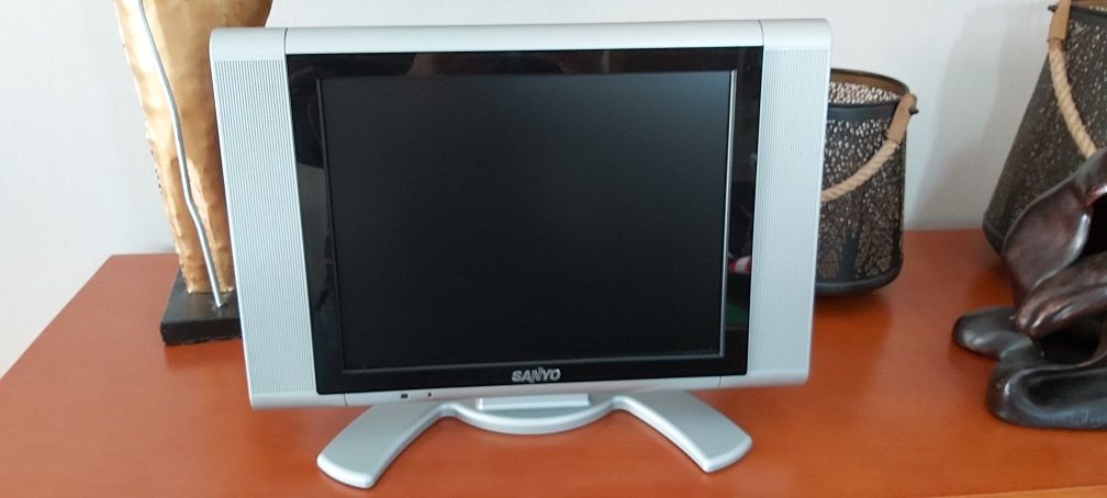 TV SANYO 39CM em óptimo estado