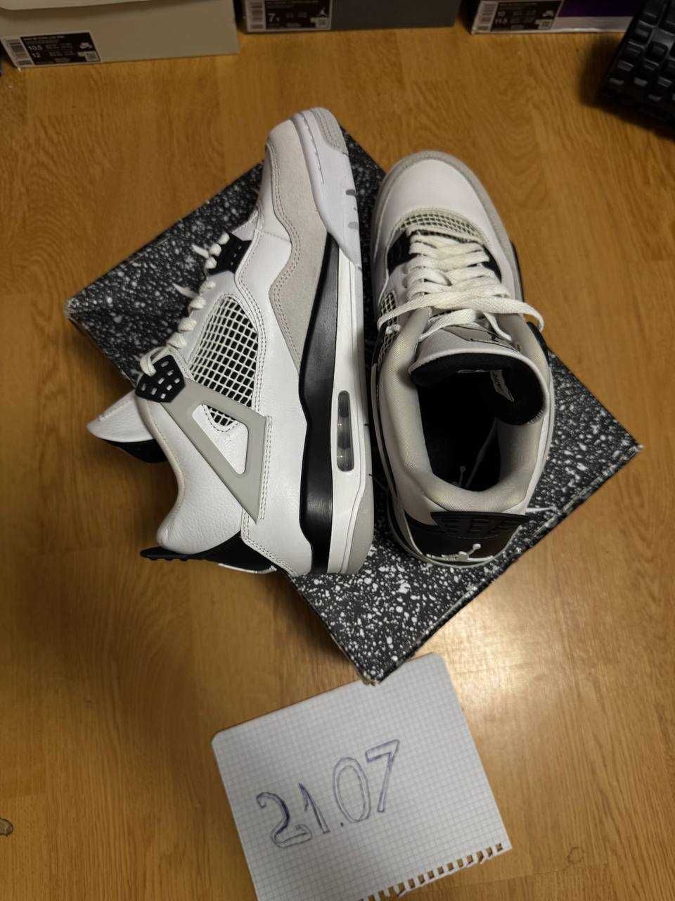 Jordan 4 Military black preto