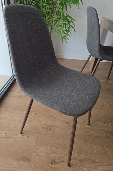 Mesa de vidro e cadeiras