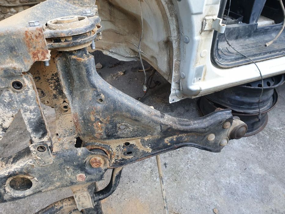 Braço de suspensão frente esquerdo MERCEDES-BENZ Vito (W447)