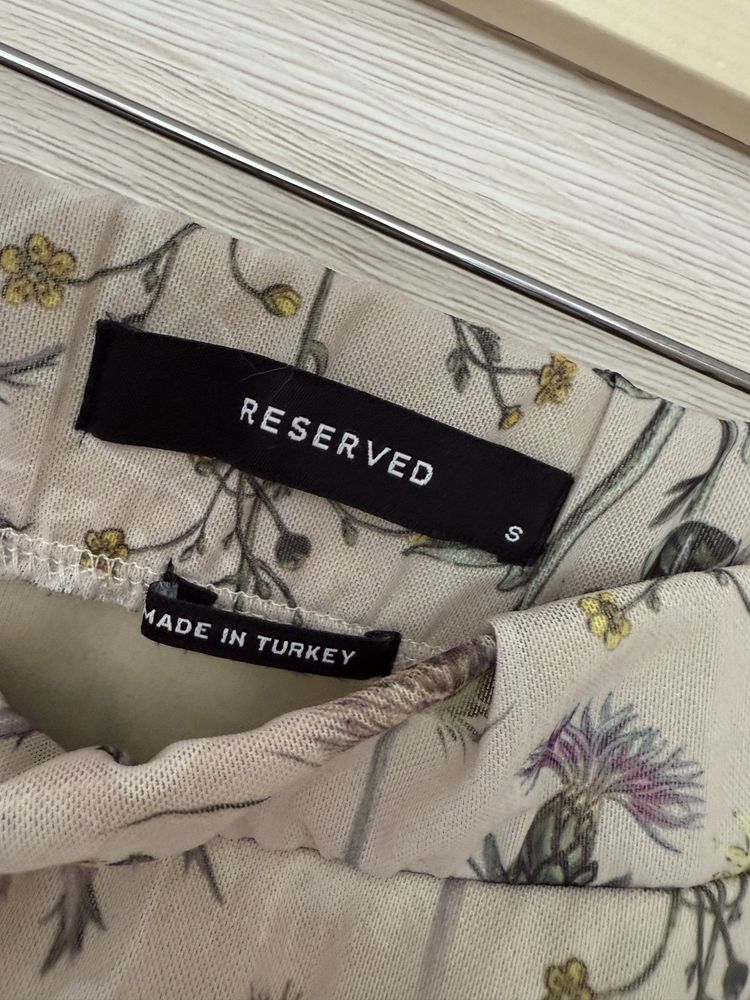 Spódnica midi w kwiaty z falbankami Midi Reserved S 36