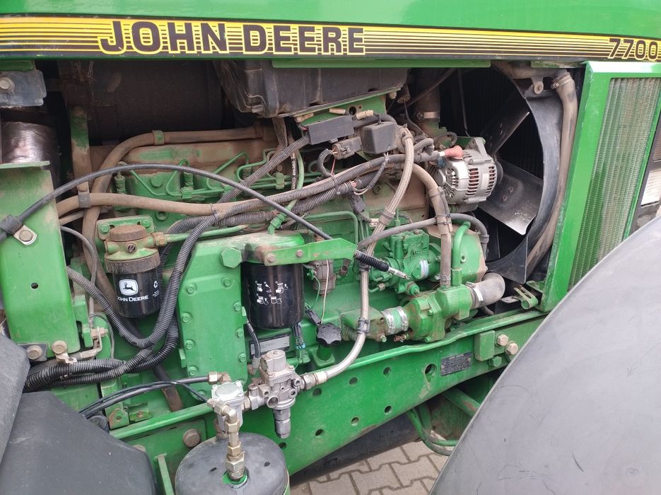 Ciągnik John Deere 7700