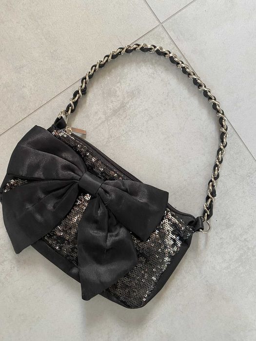 Czarna cekinowa mała torebka na łańcuszku cekiny impreza sylwester