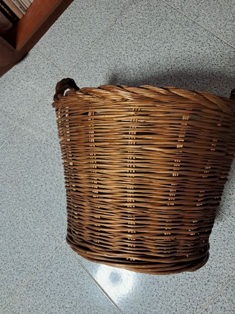 Cesto em verga ideal para pôr lenha .47×36×35