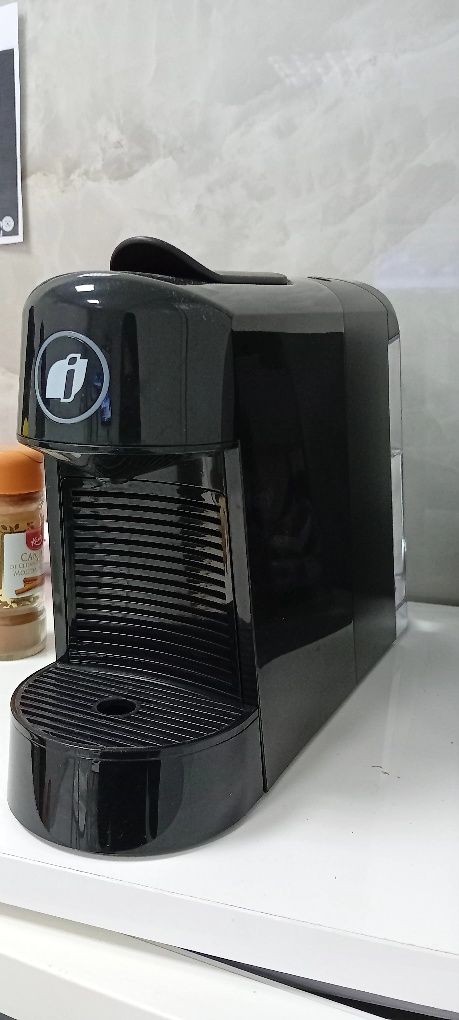 Máquina café cápsulas nova,, marca  intermarche