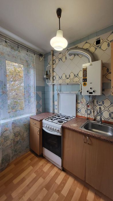 Продаж 4к проспект Космонавтів