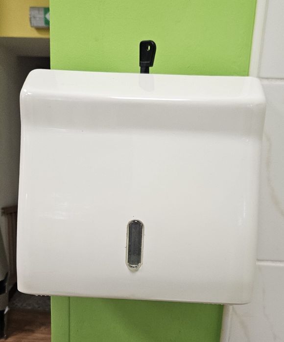 Podajnik na reczniki papierowe