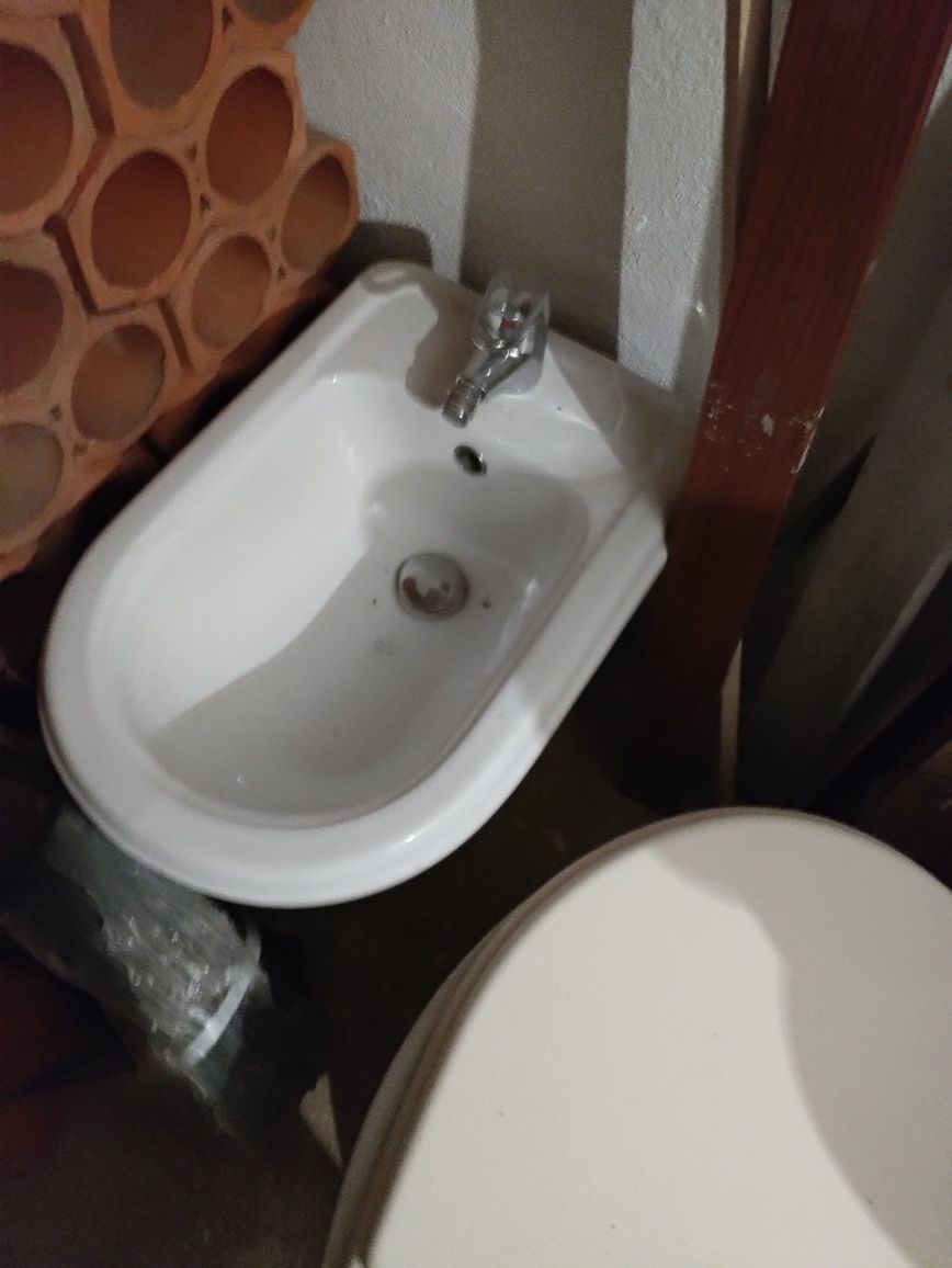 Bidé com torneira
