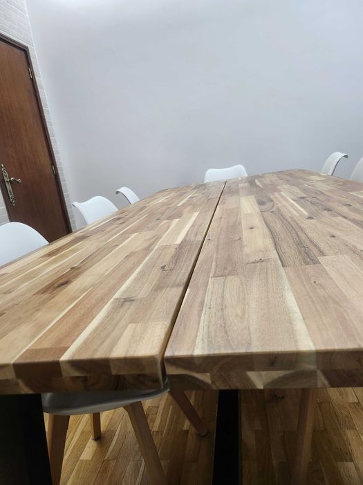 Mesa de madeira maciça