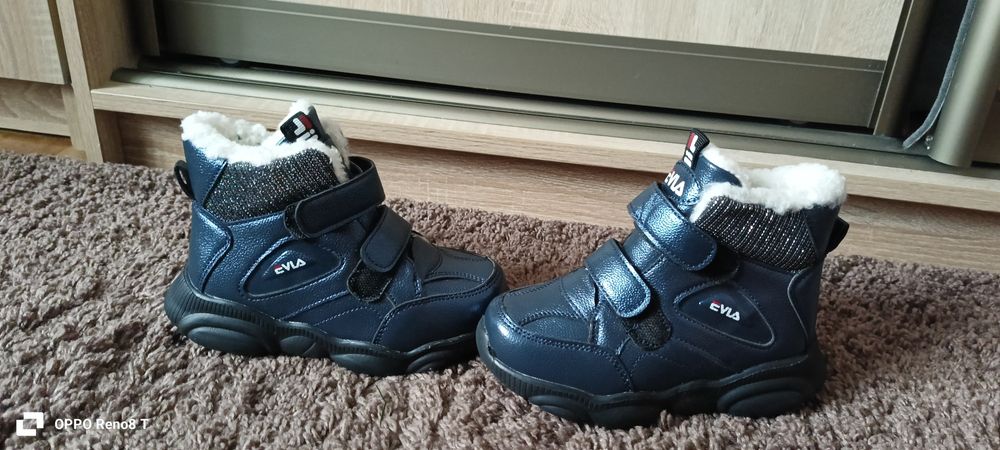 Взуття на дівчинку або хлопчика