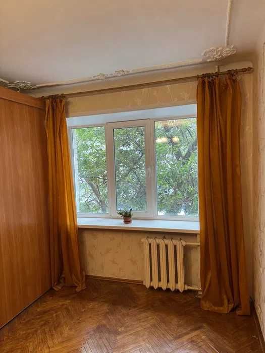 Продам 1-кімнатну гостинку на вул. Тетянівська, 4 — вигідна пропозиція