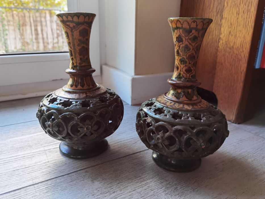Para starych wazonów ceramicznych