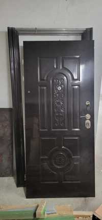 Двері металеві з одвірками