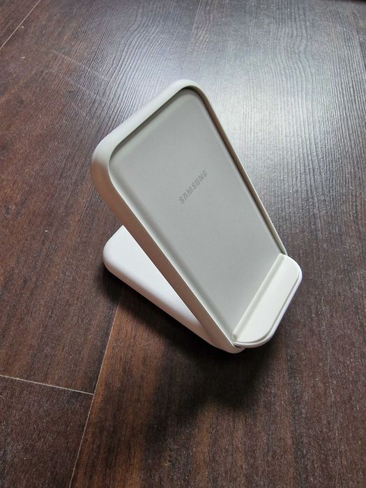 Samsung EP-N5200 - ładowarka bezprzewodowa biała