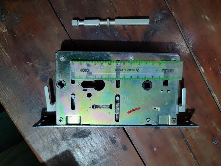 Замок дверний  металевий