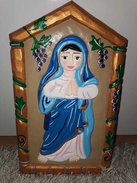 Płaskorzeźba kapliczka z drewna na ścianę