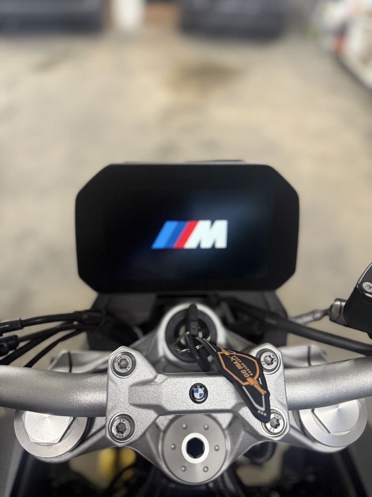 BMW F900R 2021, usada como nova