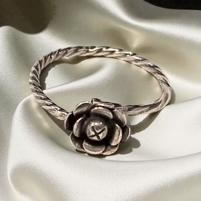 Srebrny pierścionek Juwelia