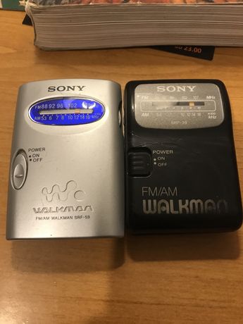 Dwa miniradia na słuchawki -Sony SRF-59 i SRF-39. FM/AM Walkman Radio.