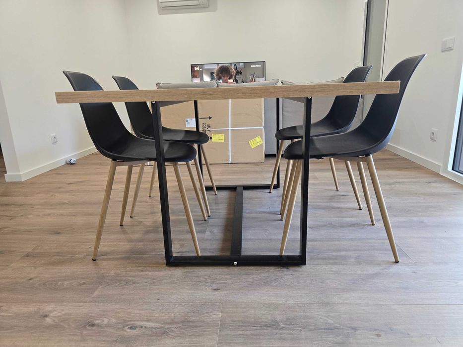 Mesa de jantar + 4 cadeiras