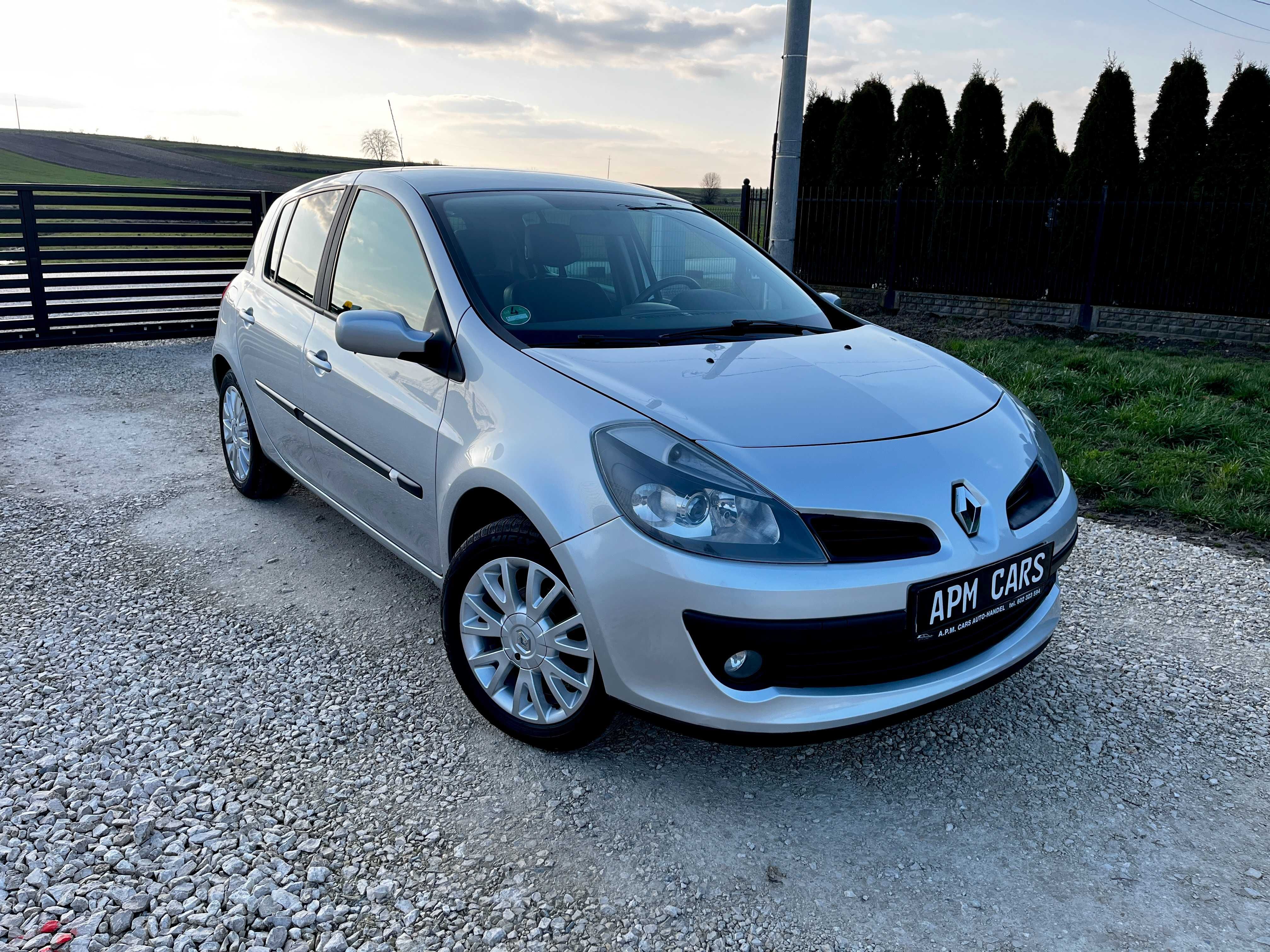 Renault Clio / 1.6 Benzyna/ Niski Przebieg