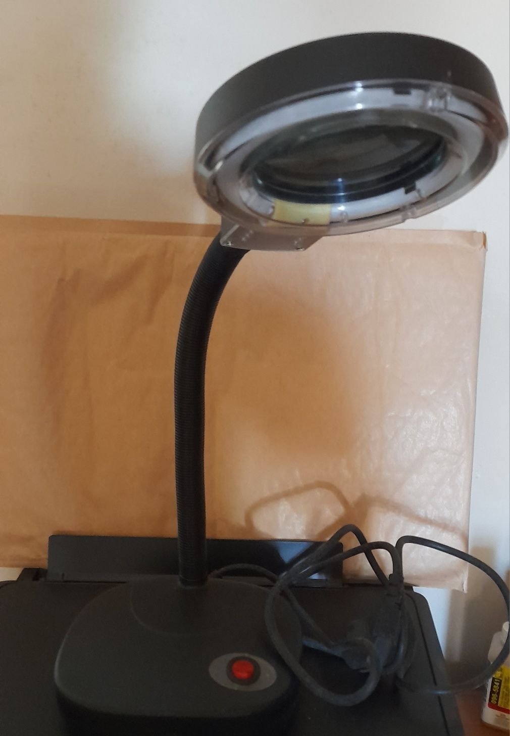 Lupa de mesa 2X com haste flexível e iluminação / ÚLTIMOS DIAS