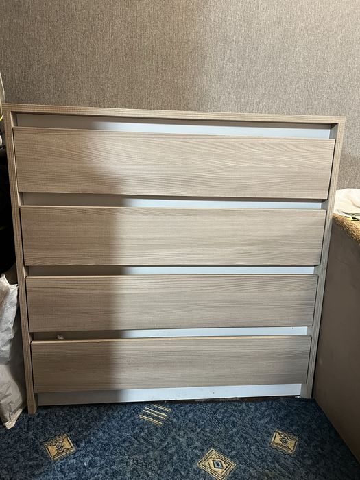 Світлий комод з якісного дерева