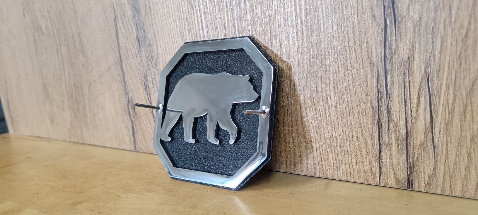 Niedźwiedź na grill Ursus c380 lub 1224 finn de luxe 912 logo emblemat