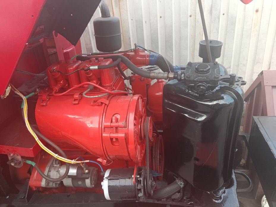 Продам саморобний трактор з двигуном Т-25,коробка газ53
міст газ51
За