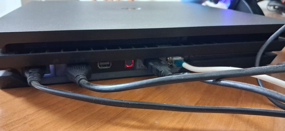 Плейстейшн 4.Playstation 4PRO 1ТВ. Модель GUH 7208 В