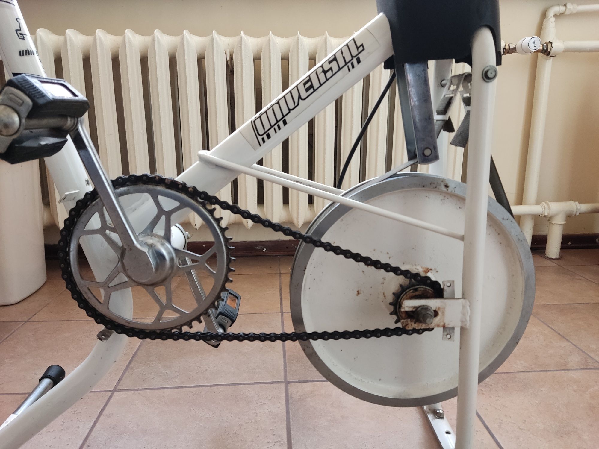 Pamiątka PRL Universal rowerek rower stacjonarny treningowy