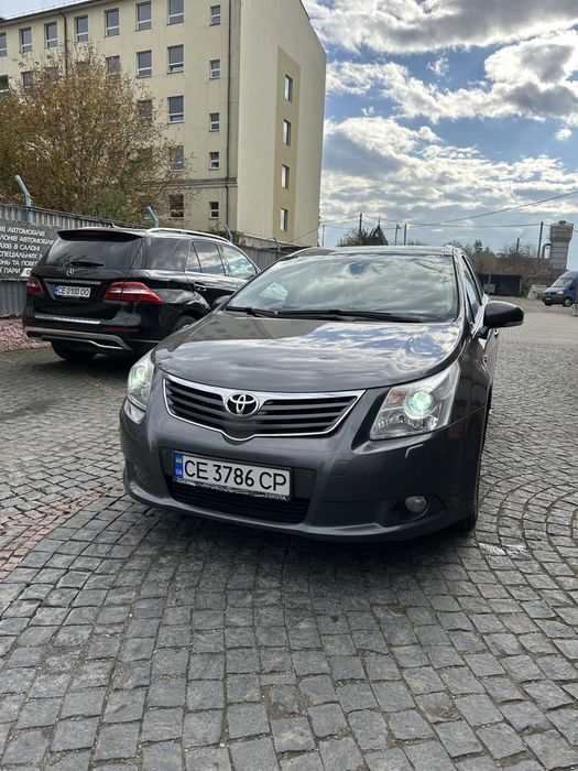 Toyota Avensis 2011 рік