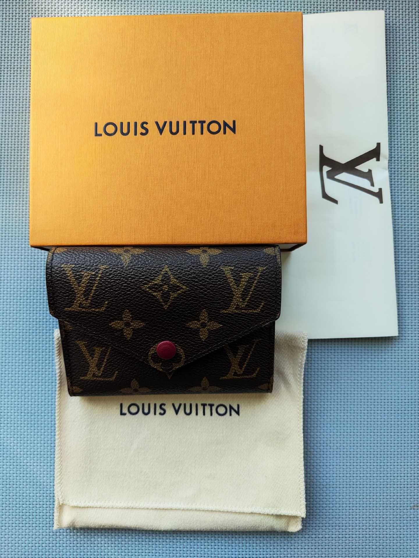 Nowe Louis Vuitton Victorine Mały portfel Róża czerwona przycisk