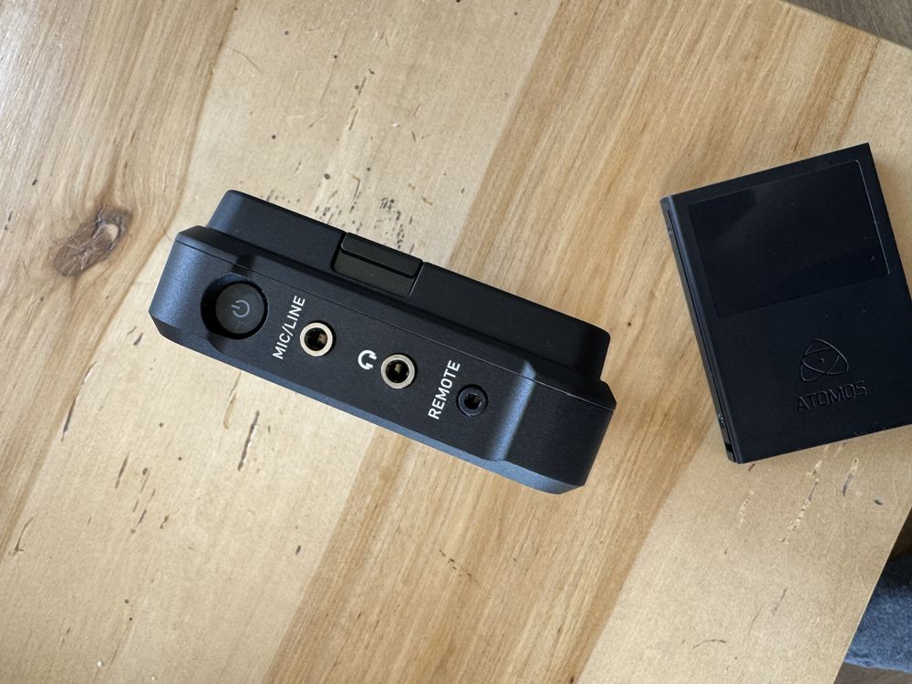 Atomos Ninja V - jak nowy, oryginalne okablowanie i pudełko.
