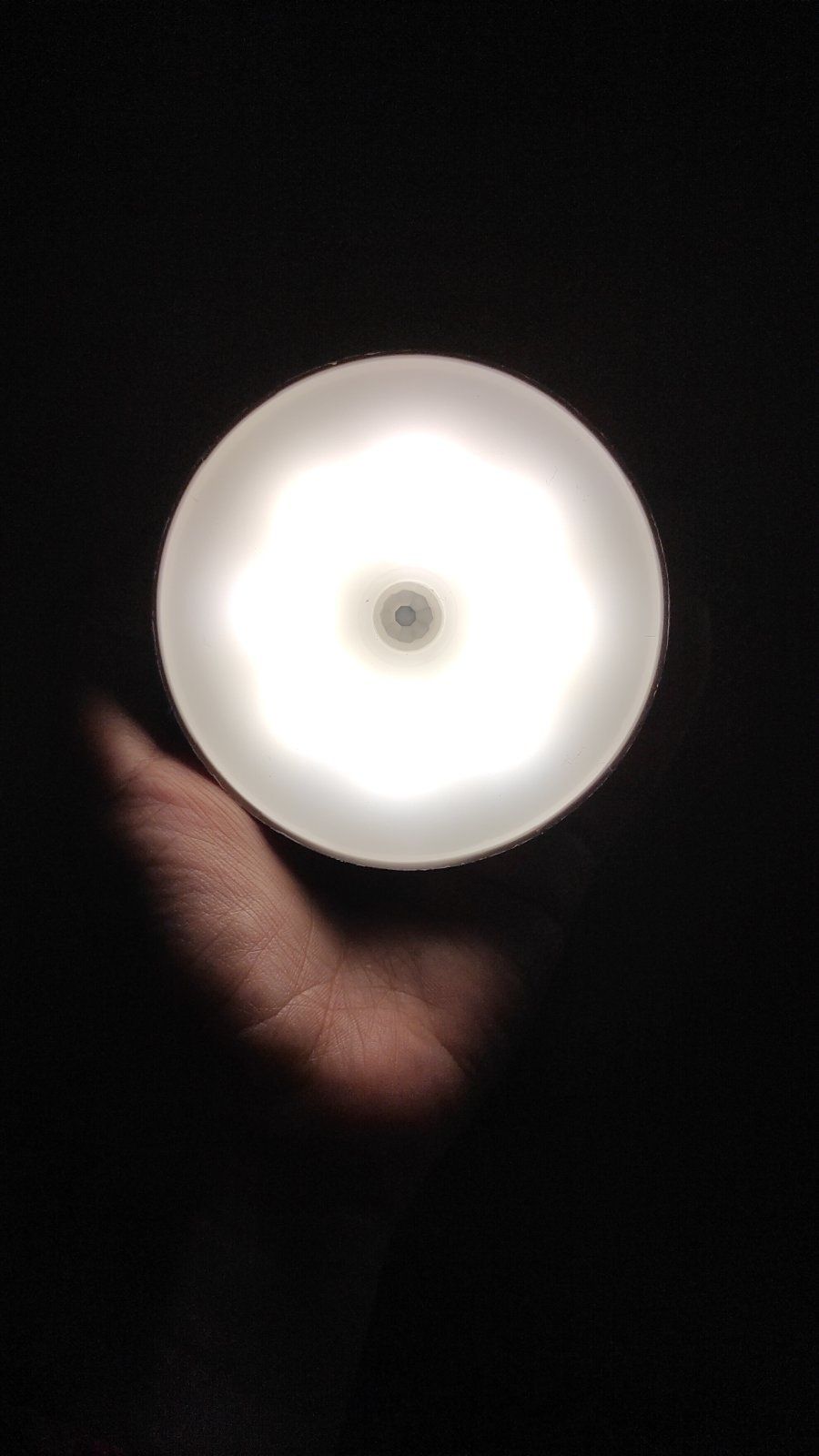 Розумний LED нічник на магнітах
М