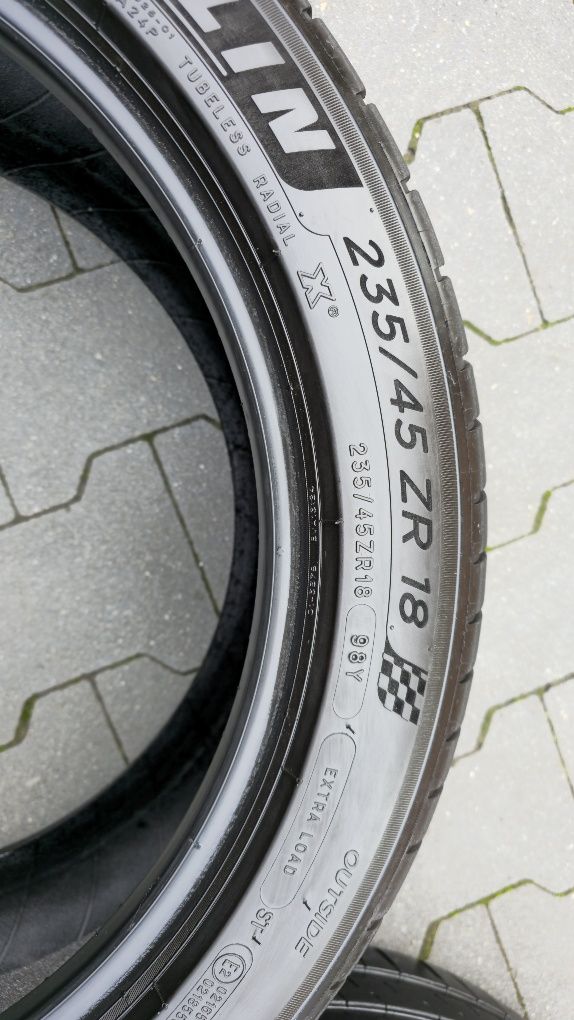 Michelin 235/45ZR18