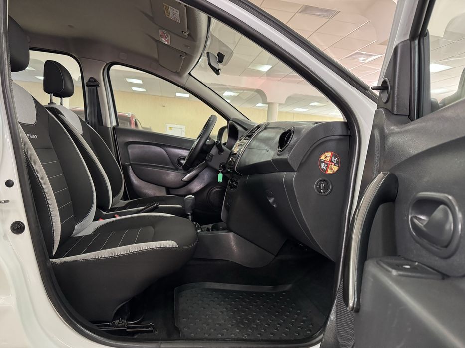 Renault Sandero Stepway 0.9i 12V АКПП 2017 р.в. (90 к.с.)