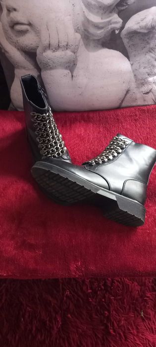 Botins novos. Nunca usados