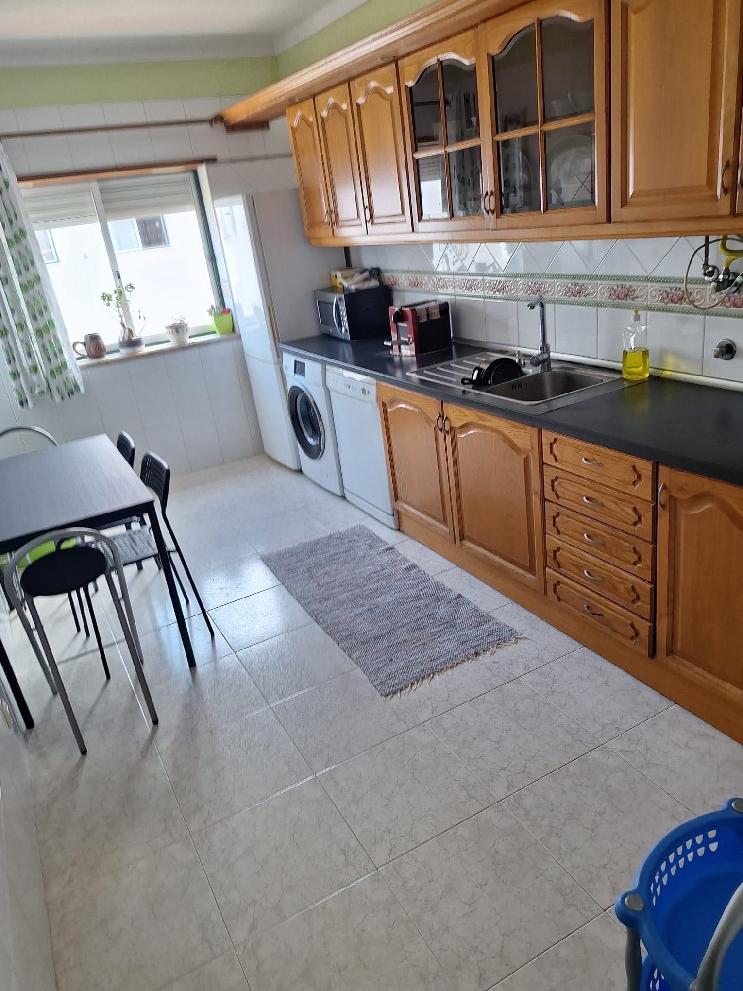Arrenda-se quarto de casal