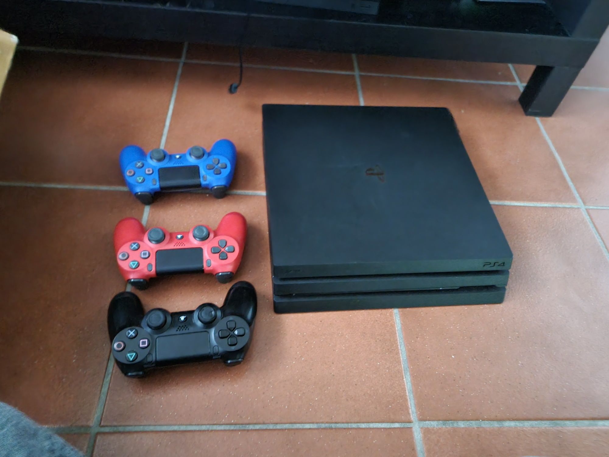 PlayStation 4 1TB pro