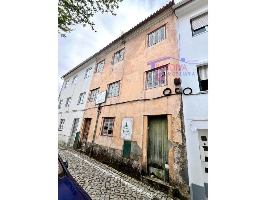 Prédio no centro da vila com projeto aprovado