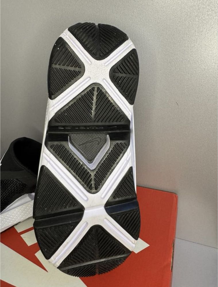 Кросівки Nike Go FlyEase