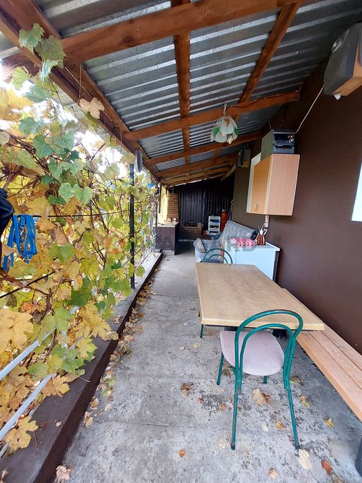 Заміський будиночок поряд із містом