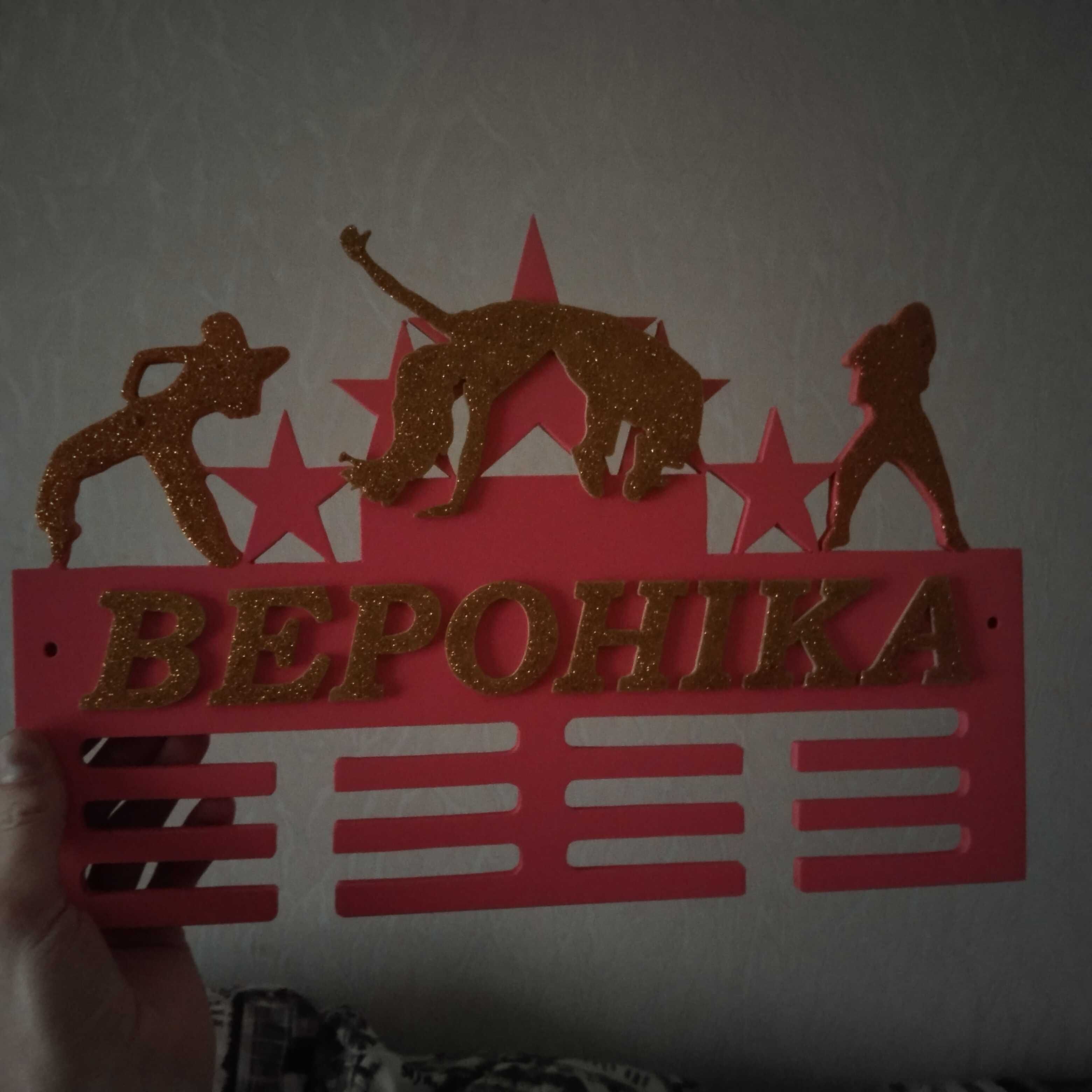 Медальница с ящиком для дипломов. Именная медальница. Полка для кубков