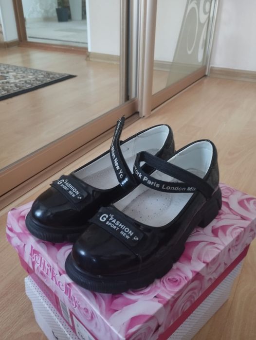 Туфлі чорні для дівчинки 29 розмір