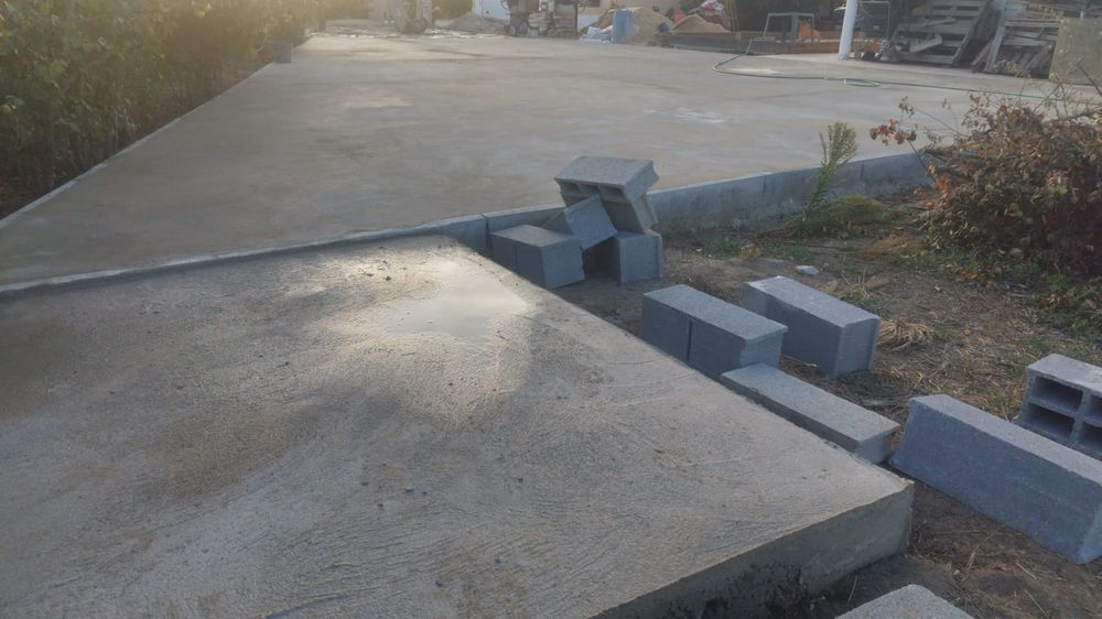 Construção, Argamassa, Betomilha. Telheiro de telha Sanduíche.