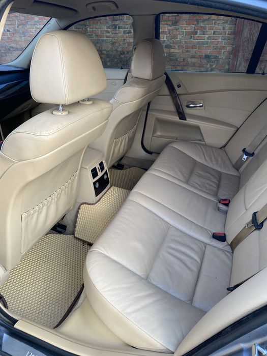У продажі BMW 5 series