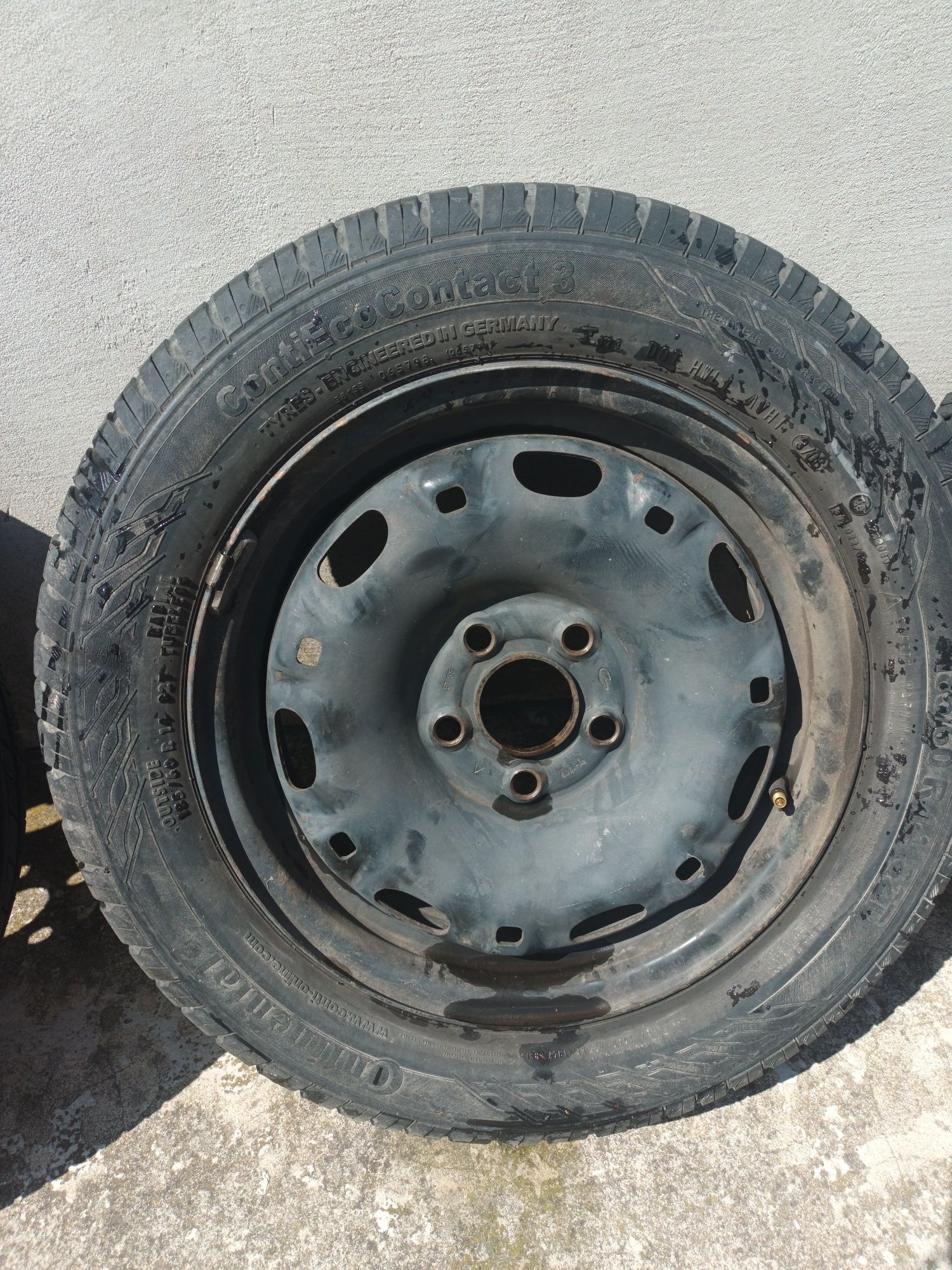 Komplet letnich opon z felgami 185/60 r14