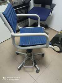 Продам імпортне перукарське крісло на гідравліці