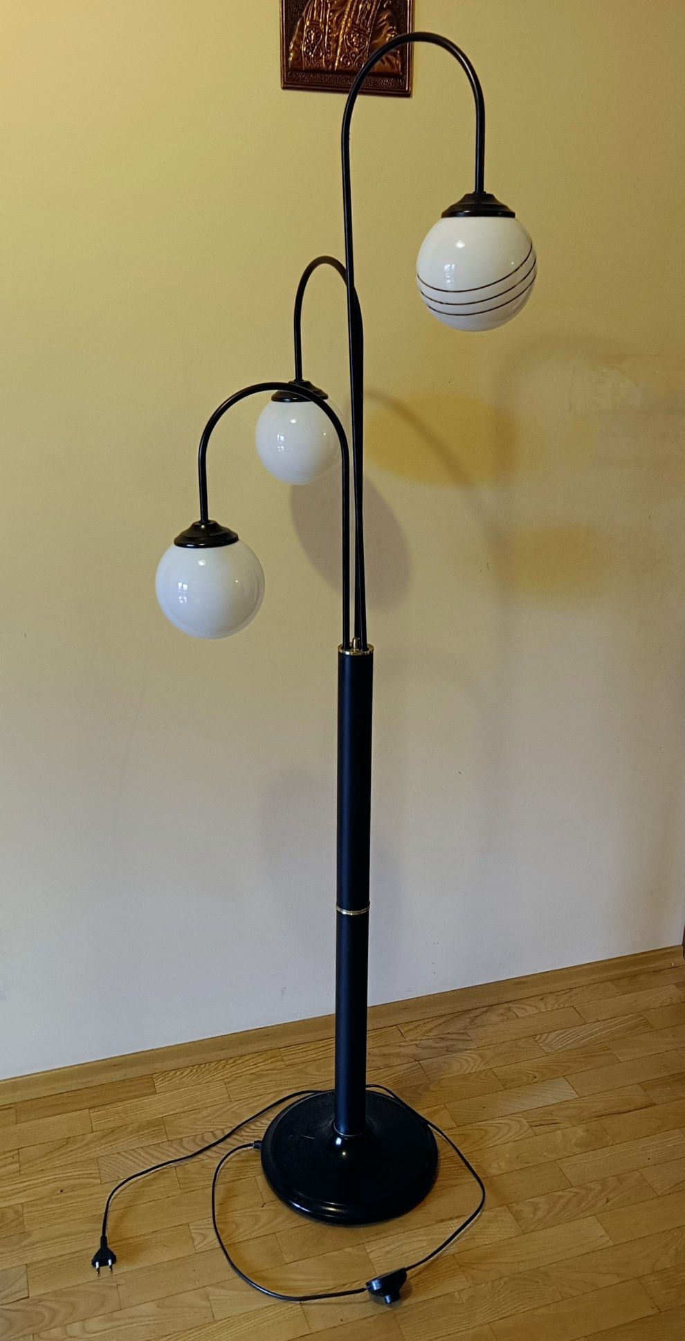 Lampa w stylu retro - metalowa, szklane klosze